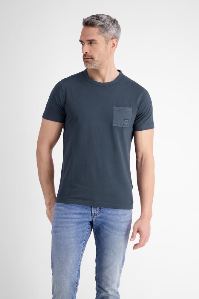 T SHIRT MET BORSTZAK 2543036 485 CLASSIC NAVY